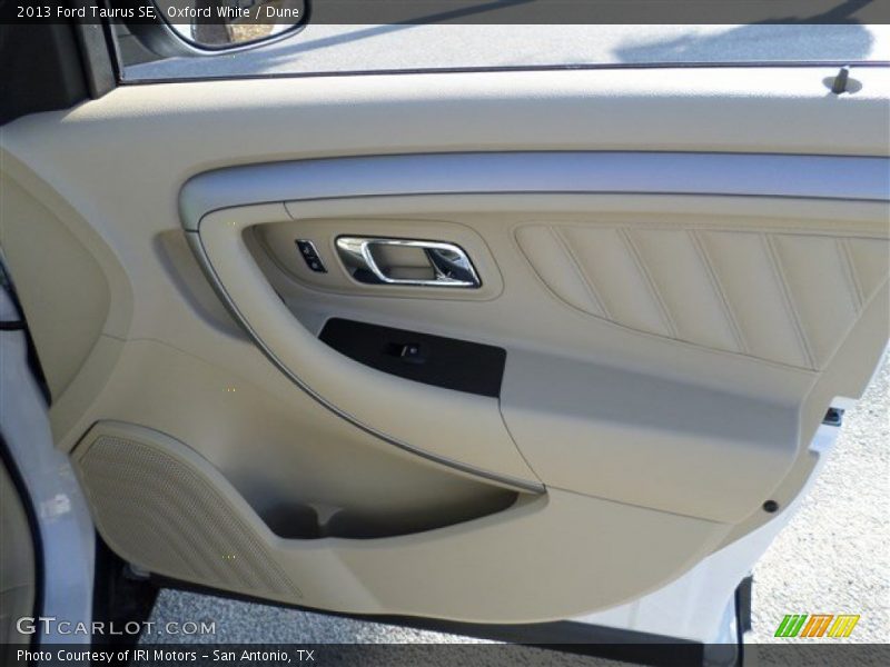 Oxford White / Dune 2013 Ford Taurus SE