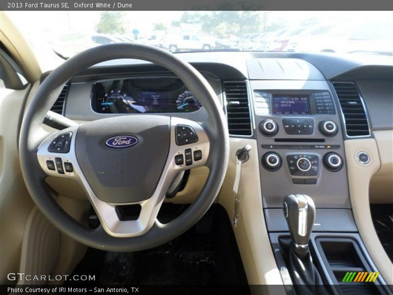 Oxford White / Dune 2013 Ford Taurus SE