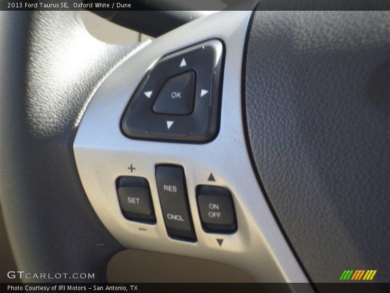 Oxford White / Dune 2013 Ford Taurus SE