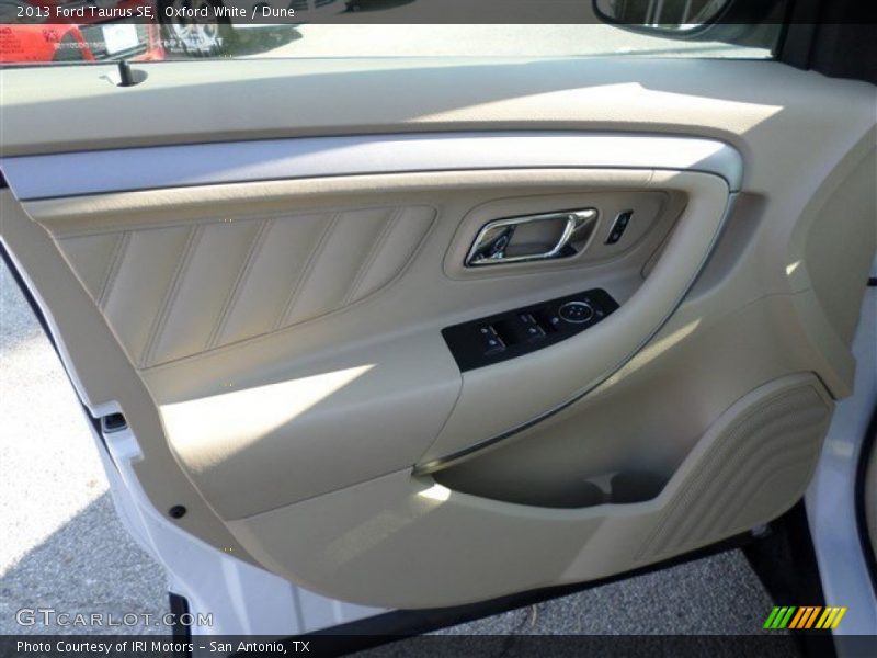 Oxford White / Dune 2013 Ford Taurus SE