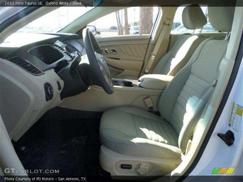 Oxford White / Dune 2013 Ford Taurus SE