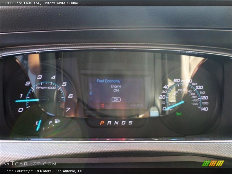 Oxford White / Dune 2013 Ford Taurus SE