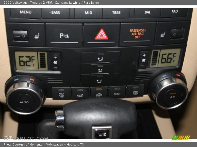 Campanella White / Pure Beige 2009 Volkswagen Touareg 2 VR6
