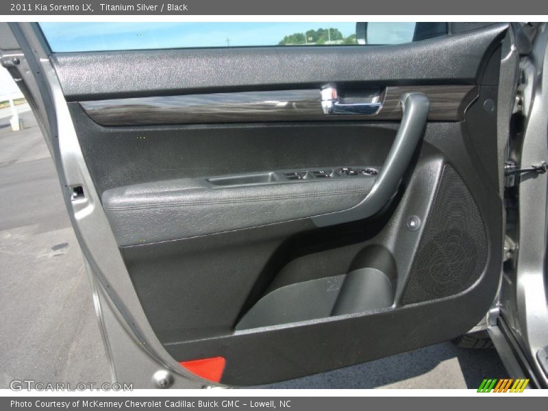 Titanium Silver / Black 2011 Kia Sorento LX