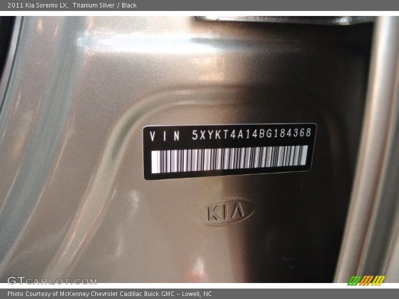 Titanium Silver / Black 2011 Kia Sorento LX