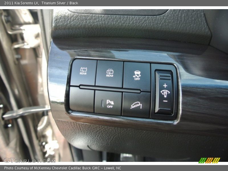 Titanium Silver / Black 2011 Kia Sorento LX
