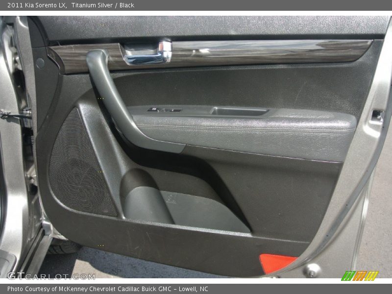 Titanium Silver / Black 2011 Kia Sorento LX