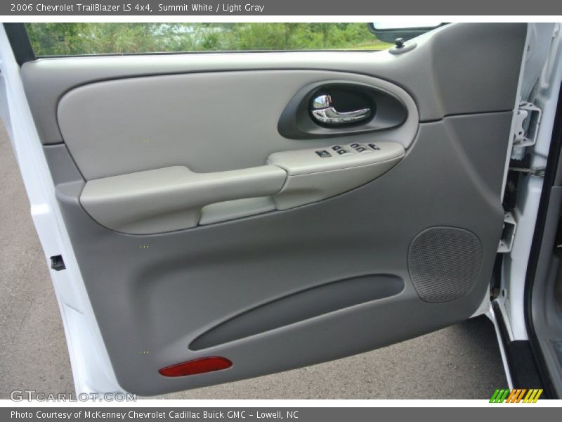 Door Panel of 2006 TrailBlazer LS 4x4