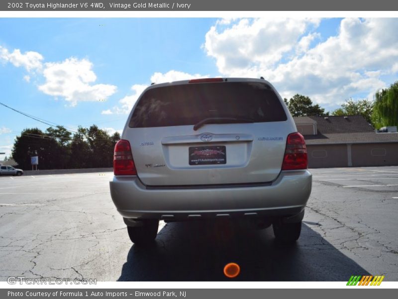 Vintage Gold Metallic / Ivory 2002 Toyota Highlander V6 4WD