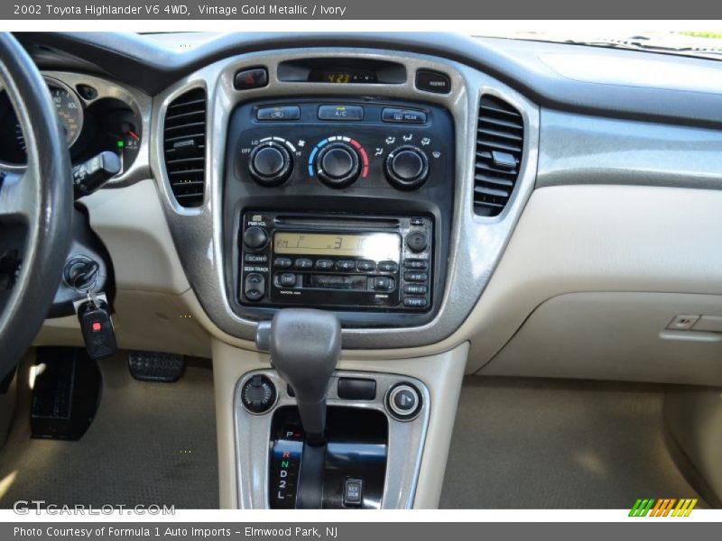 Vintage Gold Metallic / Ivory 2002 Toyota Highlander V6 4WD