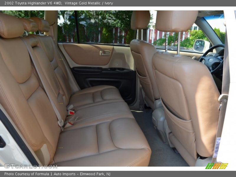 Vintage Gold Metallic / Ivory 2002 Toyota Highlander V6 4WD