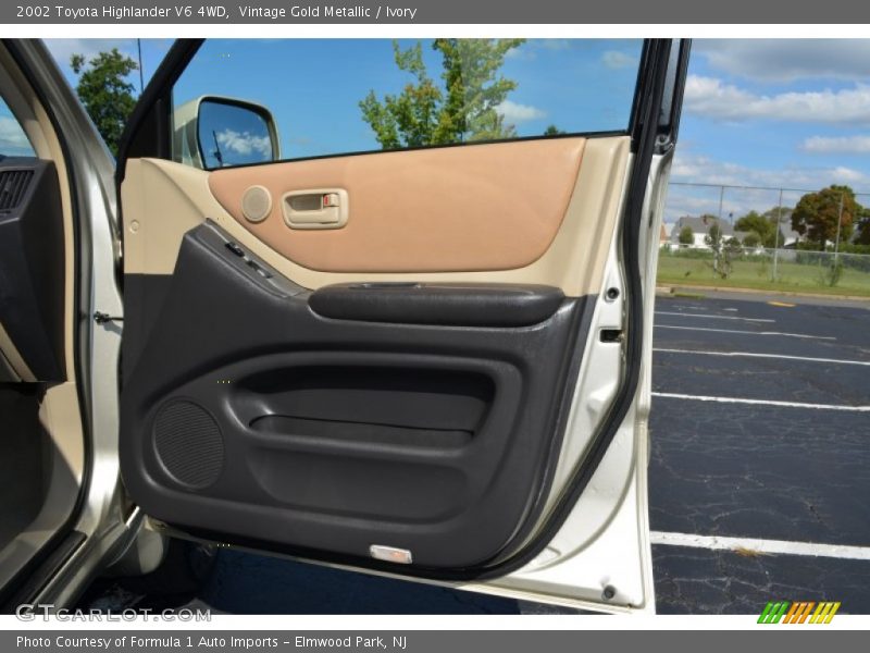 Vintage Gold Metallic / Ivory 2002 Toyota Highlander V6 4WD