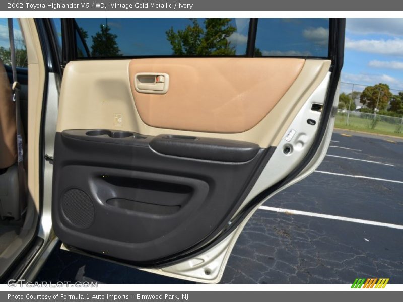Vintage Gold Metallic / Ivory 2002 Toyota Highlander V6 4WD