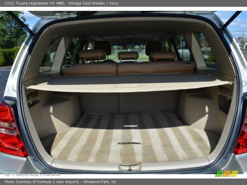 Vintage Gold Metallic / Ivory 2002 Toyota Highlander V6 4WD