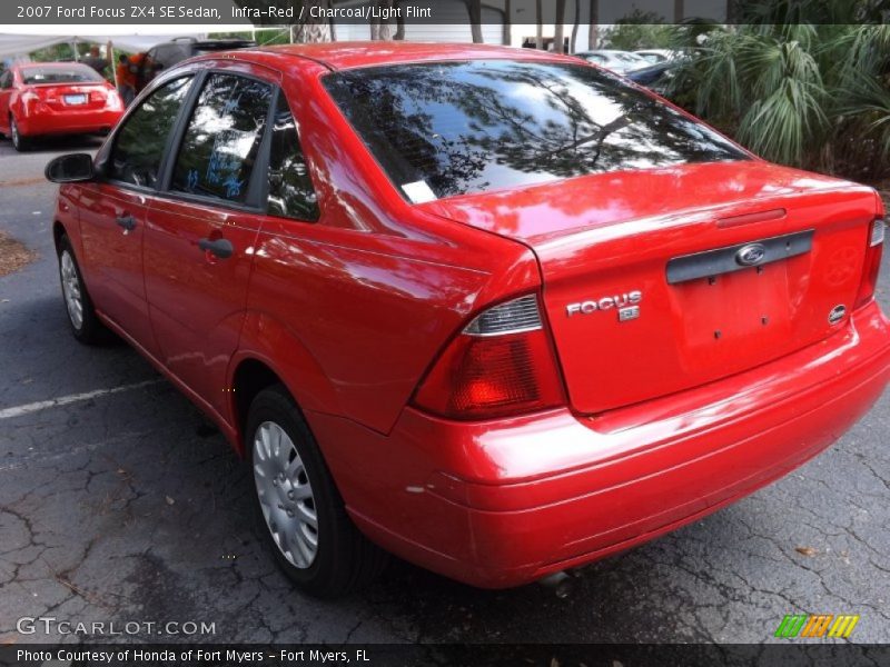 Infra-Red / Charcoal/Light Flint 2007 Ford Focus ZX4 SE Sedan