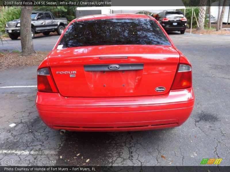 Infra-Red / Charcoal/Light Flint 2007 Ford Focus ZX4 SE Sedan