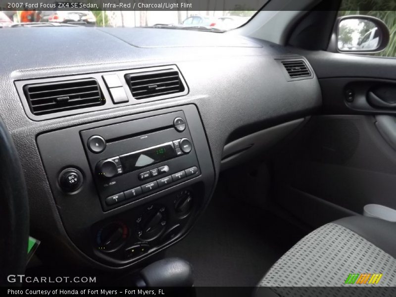 Infra-Red / Charcoal/Light Flint 2007 Ford Focus ZX4 SE Sedan