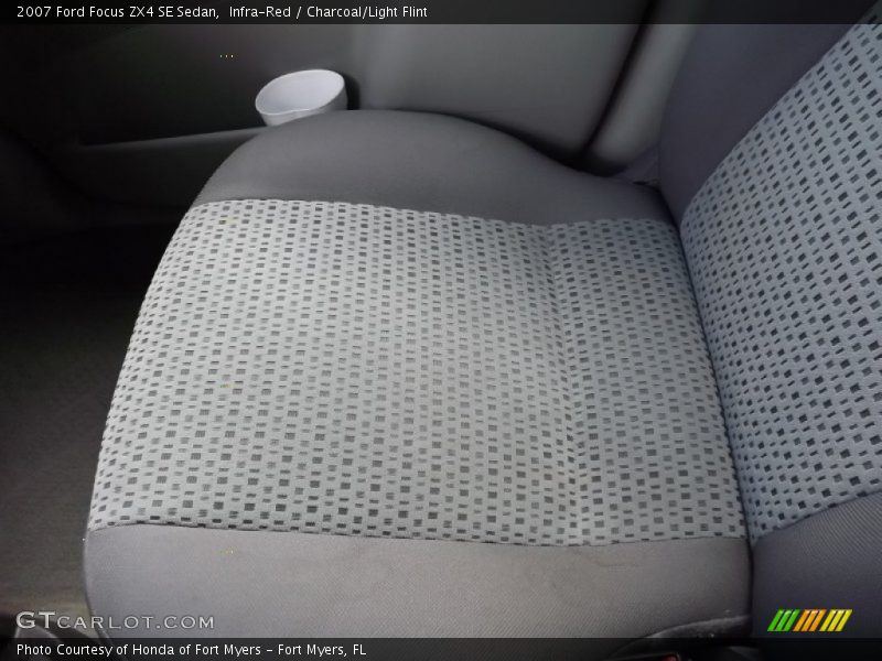 Infra-Red / Charcoal/Light Flint 2007 Ford Focus ZX4 SE Sedan