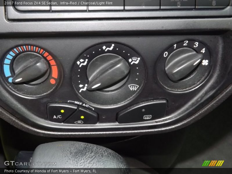 Infra-Red / Charcoal/Light Flint 2007 Ford Focus ZX4 SE Sedan