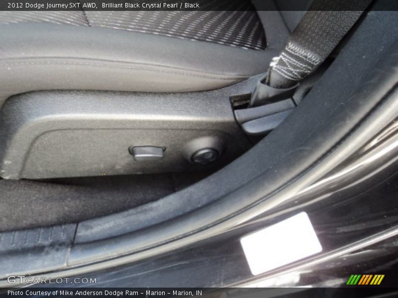 Brilliant Black Crystal Pearl / Black 2012 Dodge Journey SXT AWD