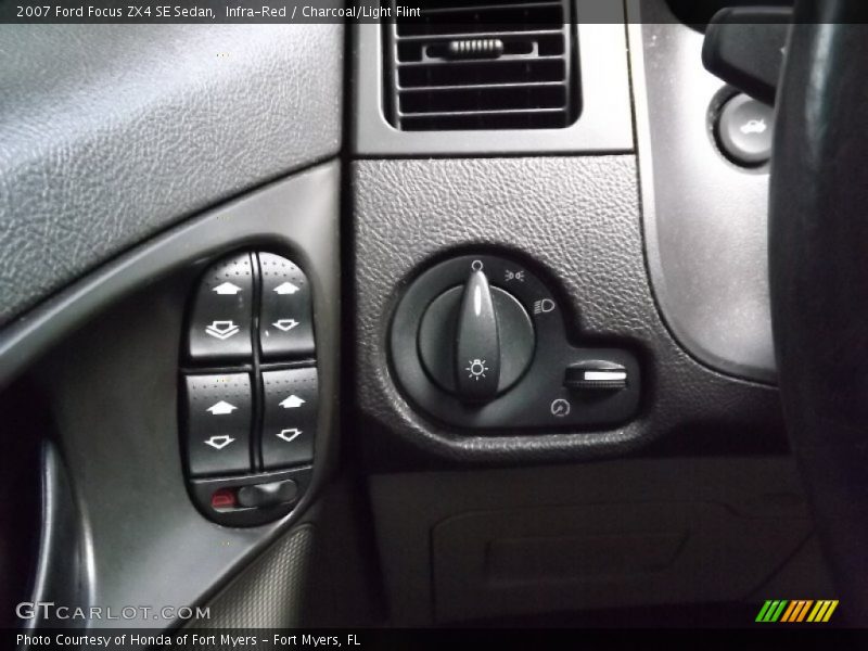 Infra-Red / Charcoal/Light Flint 2007 Ford Focus ZX4 SE Sedan