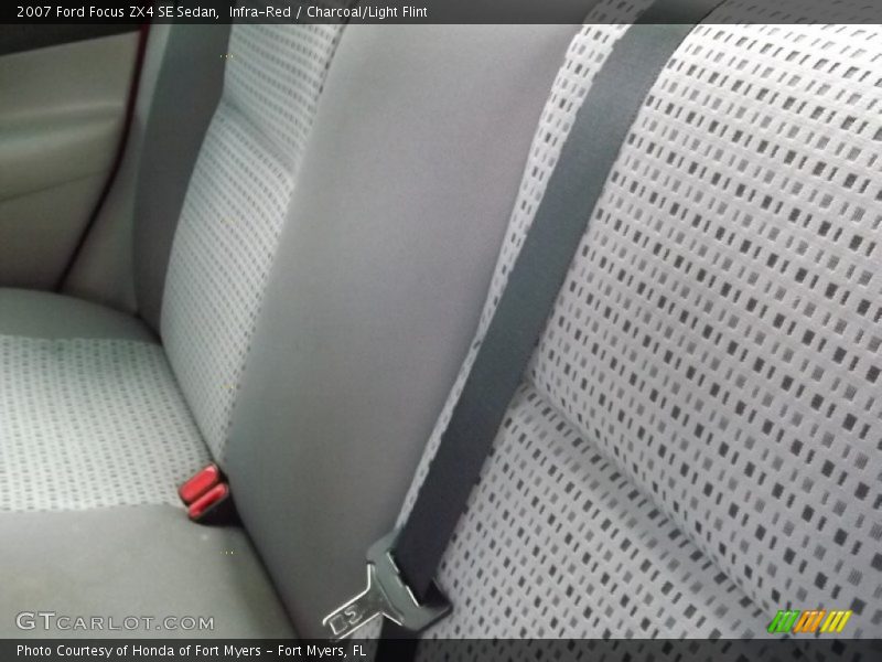 Infra-Red / Charcoal/Light Flint 2007 Ford Focus ZX4 SE Sedan