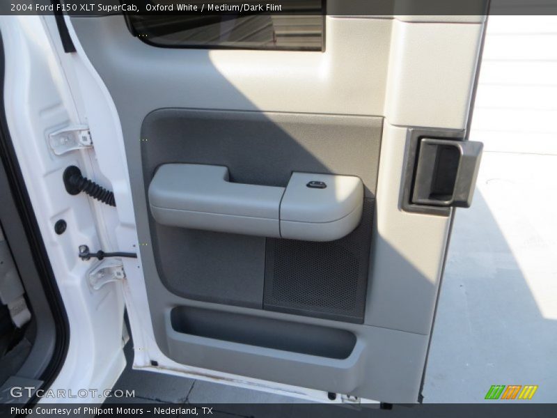 Oxford White / Medium/Dark Flint 2004 Ford F150 XLT SuperCab