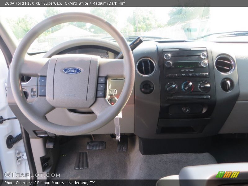 Oxford White / Medium/Dark Flint 2004 Ford F150 XLT SuperCab