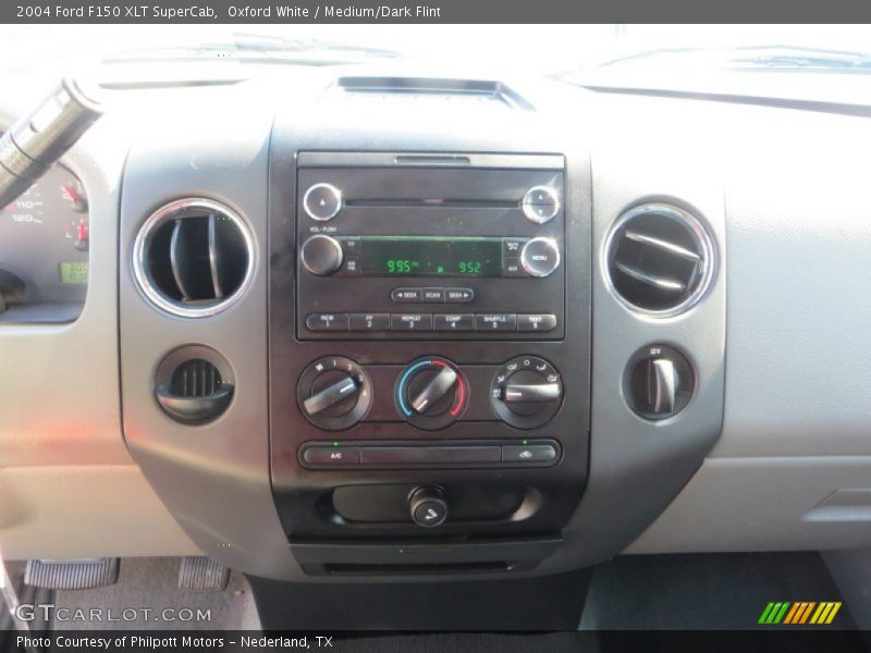 Oxford White / Medium/Dark Flint 2004 Ford F150 XLT SuperCab