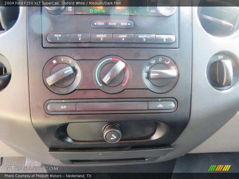 Oxford White / Medium/Dark Flint 2004 Ford F150 XLT SuperCab