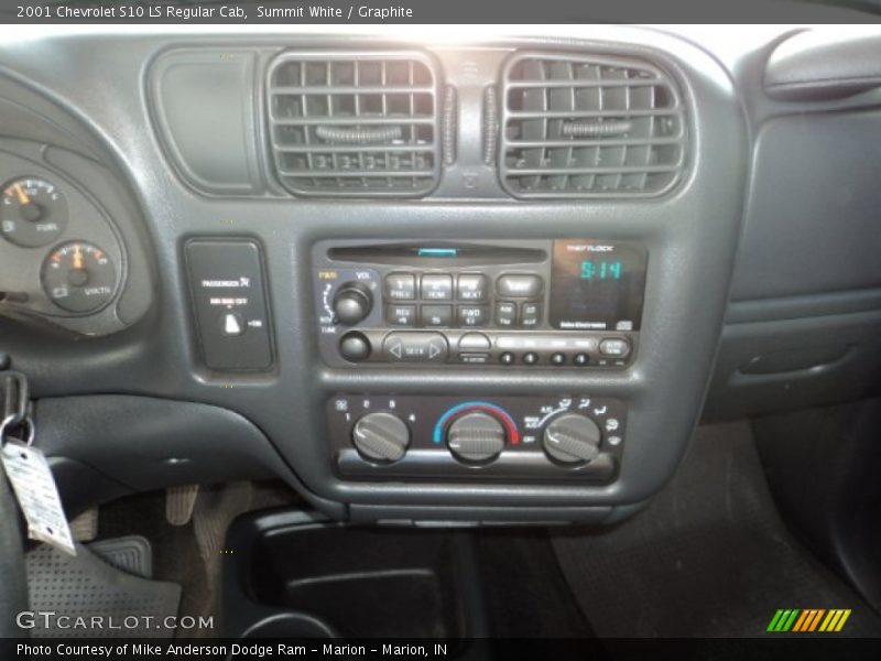 Summit White / Graphite 2001 Chevrolet S10 LS Regular Cab