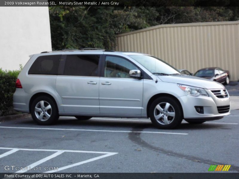 Mercury Sliver Metallic / Aero Grey 2009 Volkswagen Routan SEL