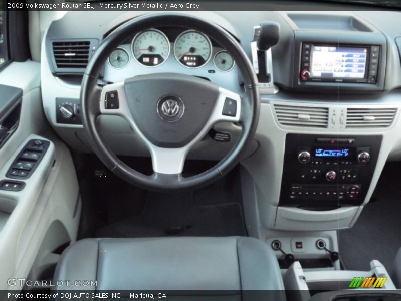 Mercury Sliver Metallic / Aero Grey 2009 Volkswagen Routan SEL