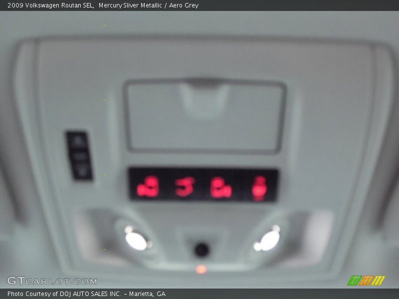 Mercury Sliver Metallic / Aero Grey 2009 Volkswagen Routan SEL