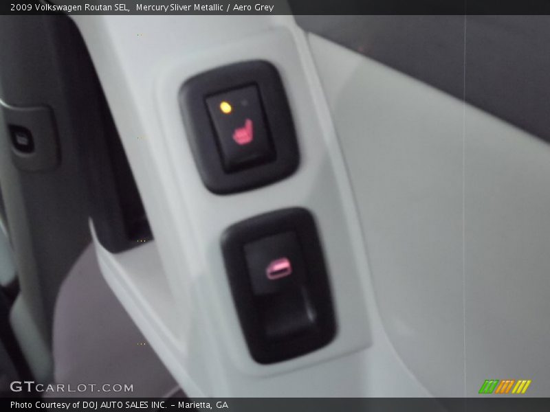 Mercury Sliver Metallic / Aero Grey 2009 Volkswagen Routan SEL