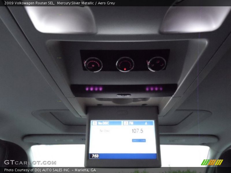 Mercury Sliver Metallic / Aero Grey 2009 Volkswagen Routan SEL