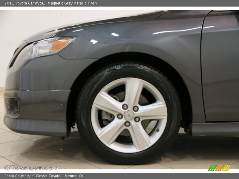 Magnetic Gray Metallic / Ash 2011 Toyota Camry SE