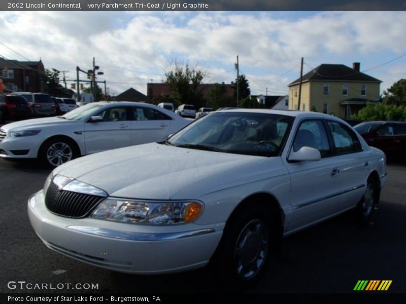 Ivory Parchment Tri-Coat / Light Graphite 2002 Lincoln Continental