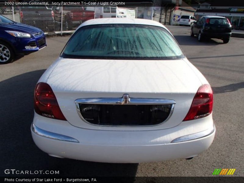 Ivory Parchment Tri-Coat / Light Graphite 2002 Lincoln Continental