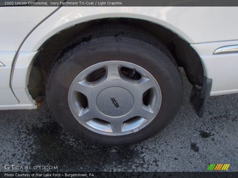 Ivory Parchment Tri-Coat / Light Graphite 2002 Lincoln Continental