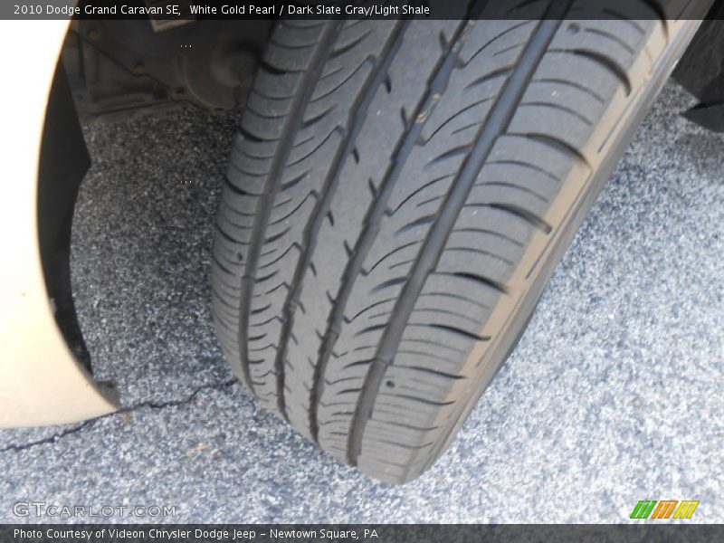 White Gold Pearl / Dark Slate Gray/Light Shale 2010 Dodge Grand Caravan SE