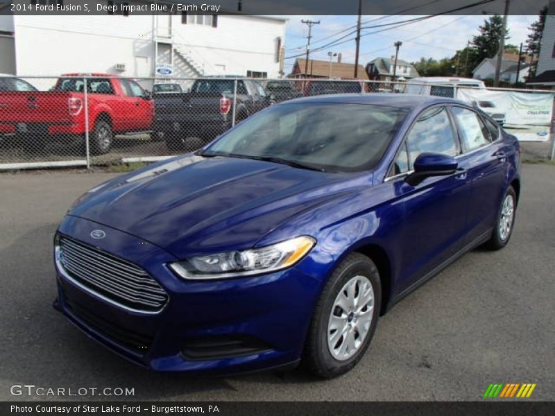Front 3/4 View of 2014 Fusion S