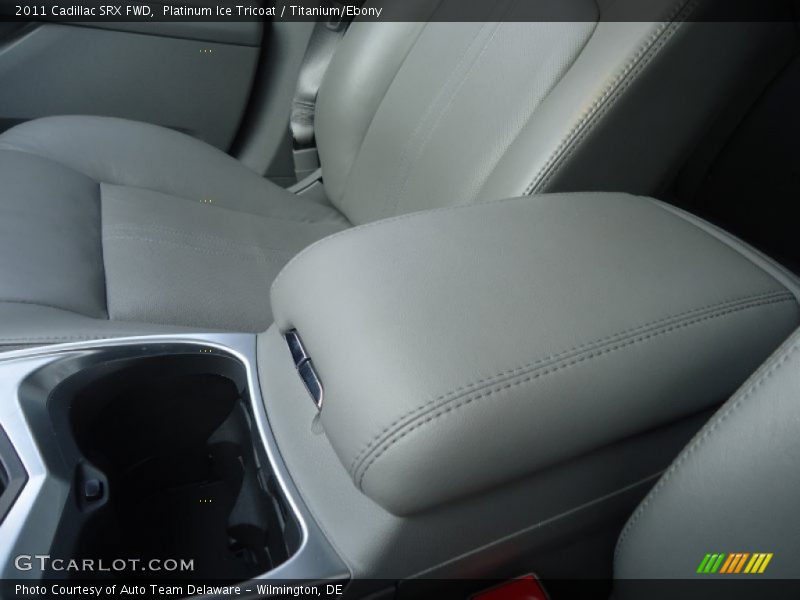 Platinum Ice Tricoat / Titanium/Ebony 2011 Cadillac SRX FWD