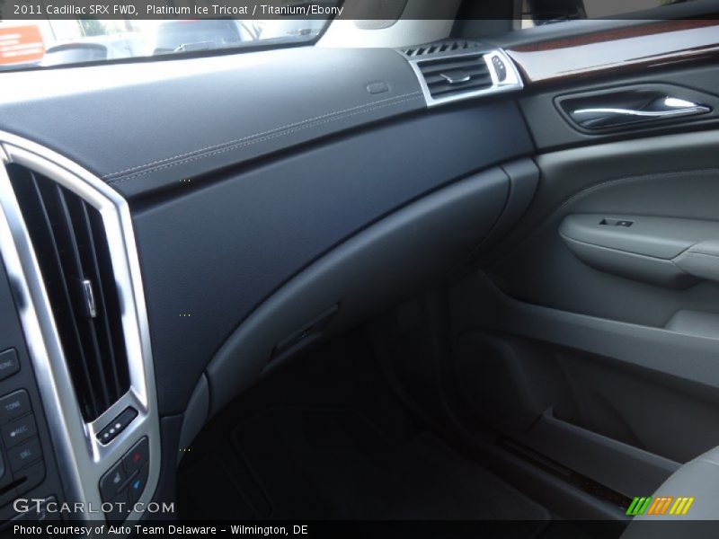 Platinum Ice Tricoat / Titanium/Ebony 2011 Cadillac SRX FWD
