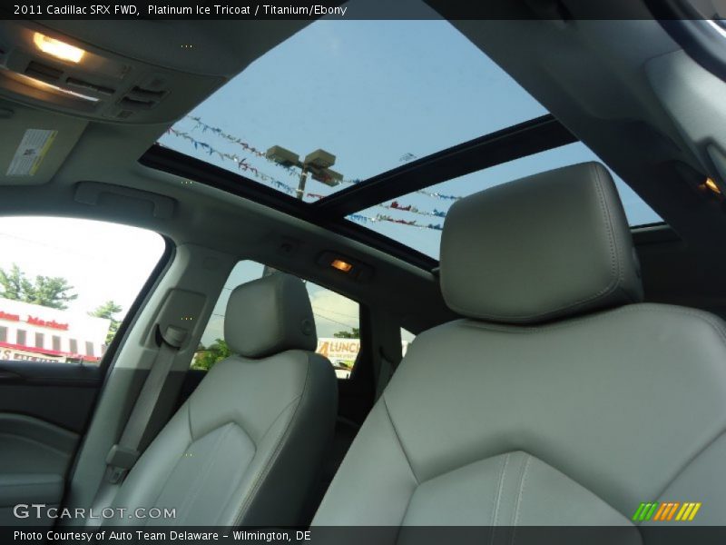 Platinum Ice Tricoat / Titanium/Ebony 2011 Cadillac SRX FWD