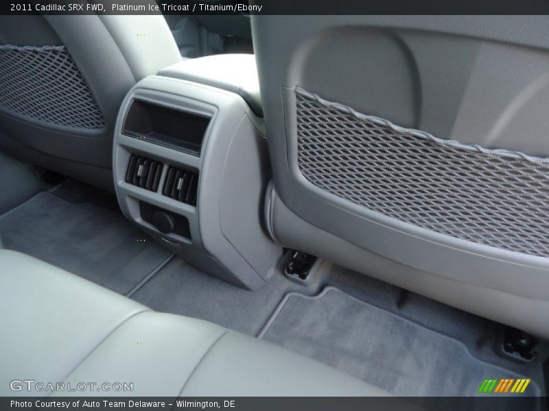 Platinum Ice Tricoat / Titanium/Ebony 2011 Cadillac SRX FWD