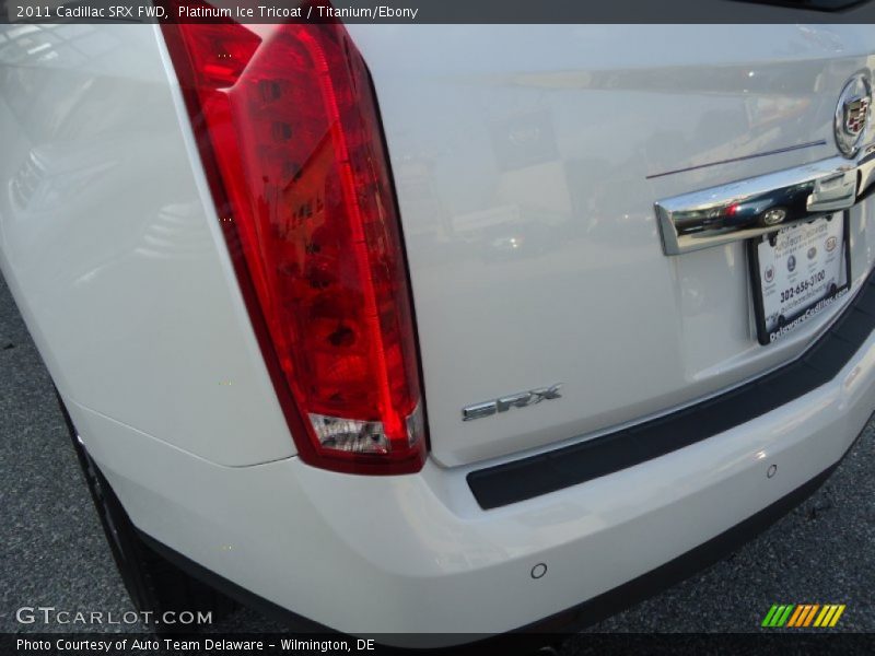 Platinum Ice Tricoat / Titanium/Ebony 2011 Cadillac SRX FWD