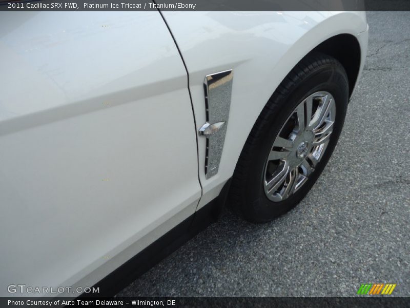 Platinum Ice Tricoat / Titanium/Ebony 2011 Cadillac SRX FWD