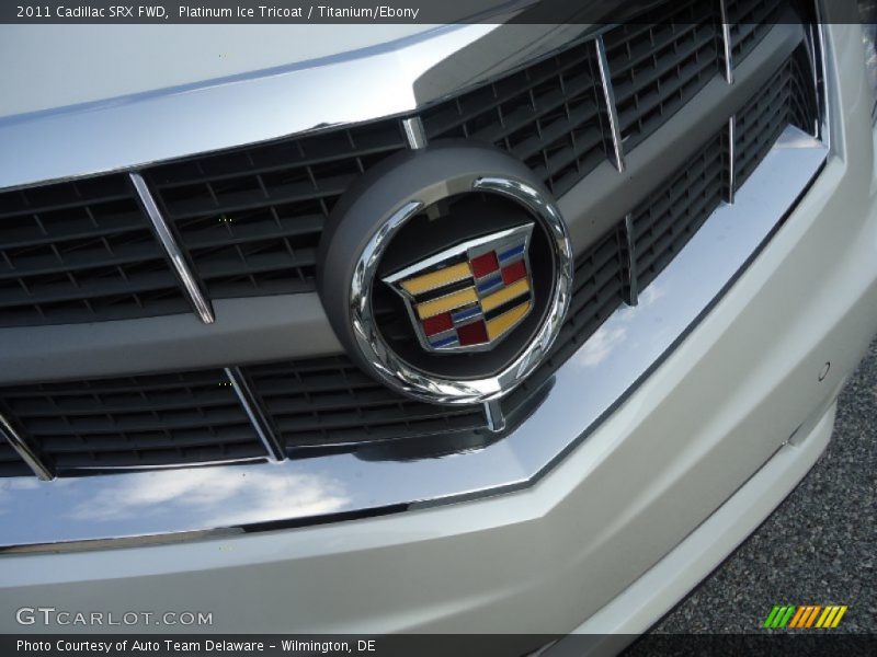 Platinum Ice Tricoat / Titanium/Ebony 2011 Cadillac SRX FWD
