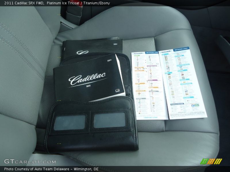 Platinum Ice Tricoat / Titanium/Ebony 2011 Cadillac SRX FWD